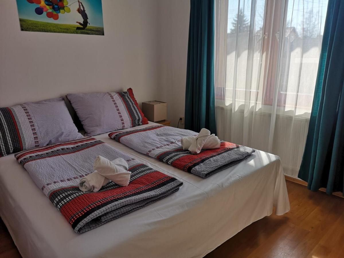 Parton Hotel & Bowling Tiszakecske Exterior photo