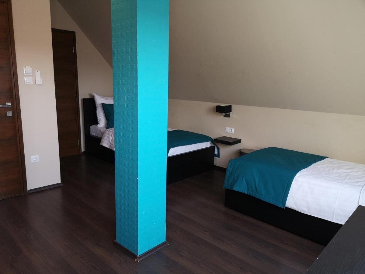 Parton Hotel & Bowling Tiszakecske Exterior photo