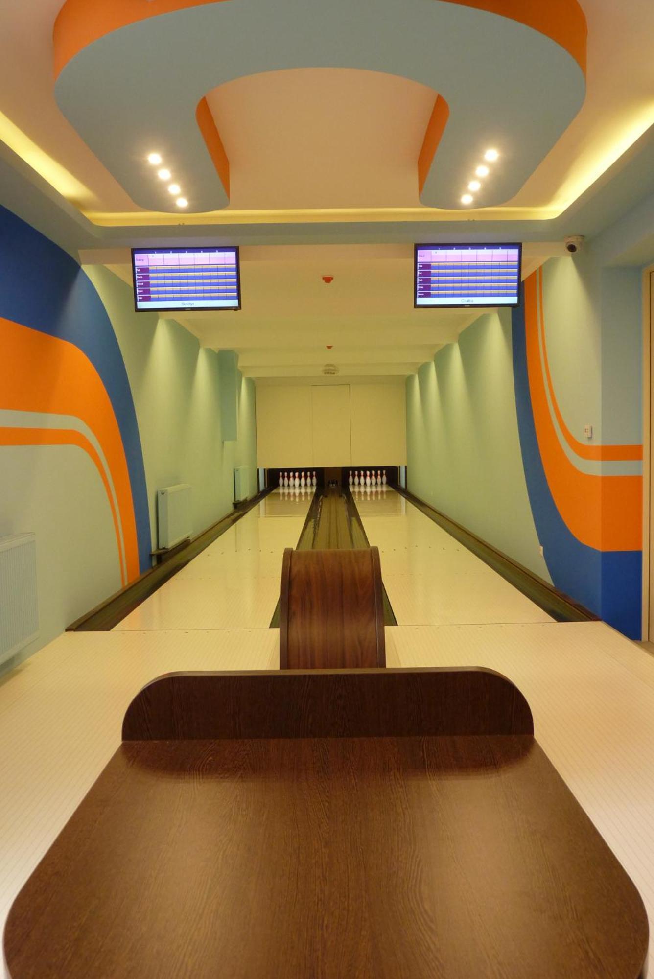 Parton Hotel & Bowling Tiszakecske Exterior photo